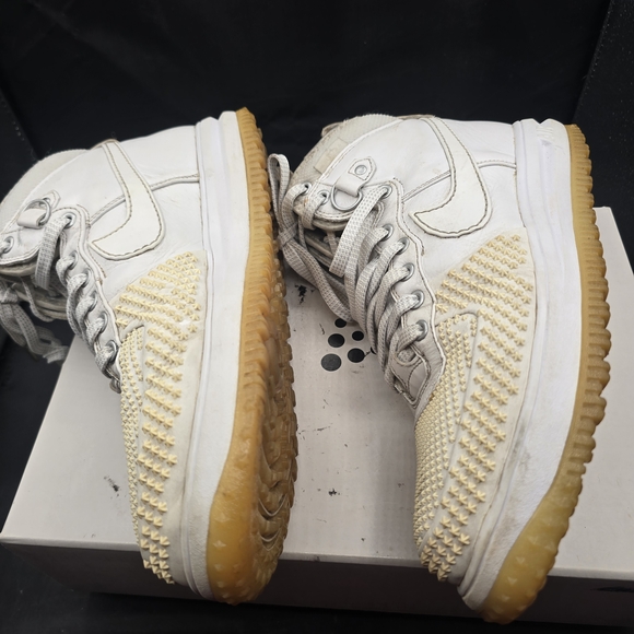Nike High-Top Sneakers in White‎ and Tan main image 5